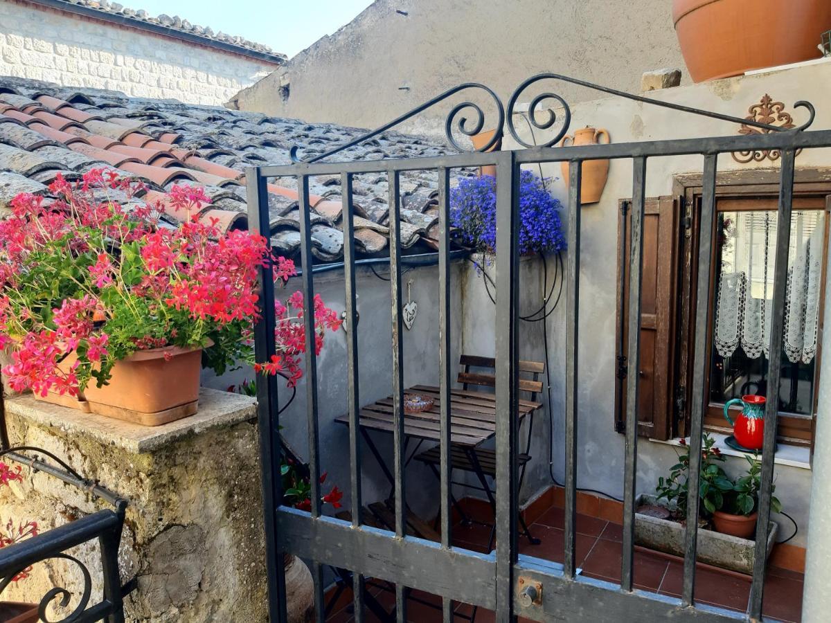 La Casa Del Pittore Di Petralia Petralia Soprana Exterior photo