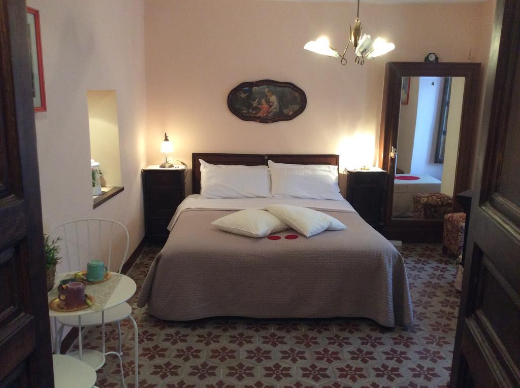 La Casa Del Pittore Di Petralia Petralia Soprana Room photo