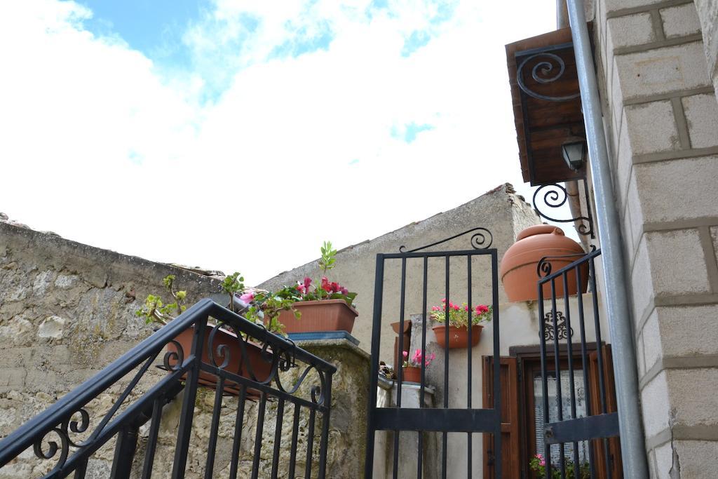 La Casa Del Pittore Di Petralia Petralia Soprana Exterior photo